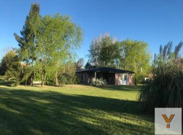 Casa · 280m² · 4 Ambientes · 2 Cocheras · Casa en Venta - 3 Dorm. 3 Baños - Cañuelas