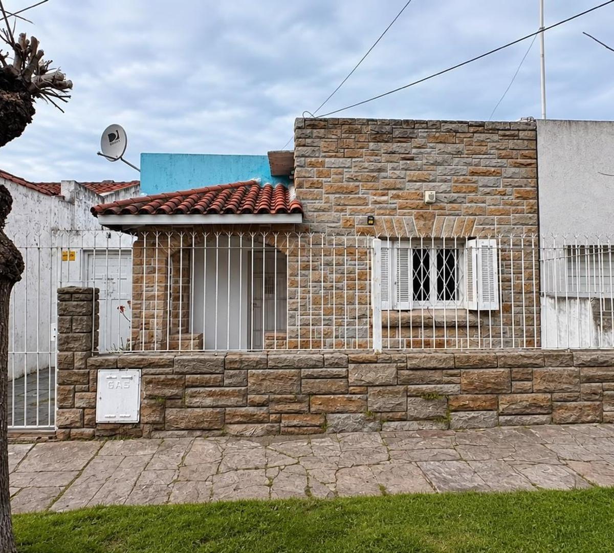 Chalet 3 amb, 225m² en Villa Lourdes — Apto crédito