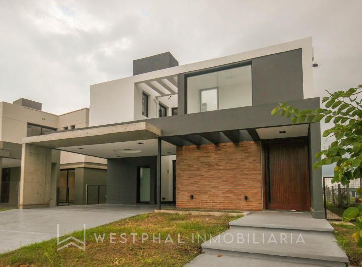 Casa · 220m² · 6 Ambientes