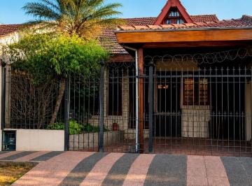 Casa · 100m² · 4 Ambientes · 1 Cochera · Casa 4 Amb. Cochera Pileta Quincho Parrilla Fondo