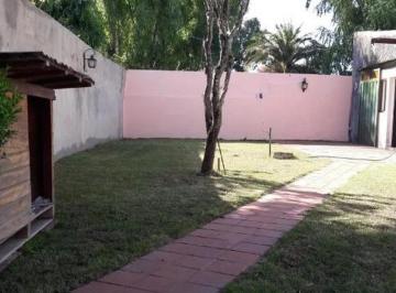 Casa · 78m² · 3 Ambientes · 3 Cocheras · Casa en Venta - 2 Dorm. 2 Baños - Cochera - 448 m² - Punta Lara