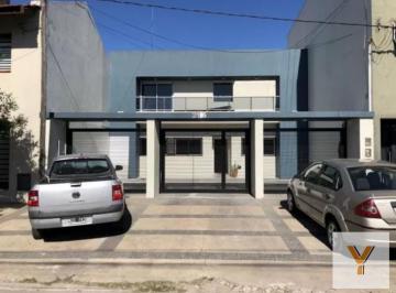 PH · 67m² · 3 Ambientes · 1 Cochera · PH en Venta - 2 Dorm. 1 Baño 1 Cochera - 80 m² - Los Hornos