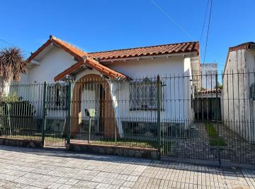 Casa · 123m² · 3 Ambientes · 1 Cochera · Casa Chalet en Venta en Don Bosco, Quilmes, G. B. a. Zona Sur