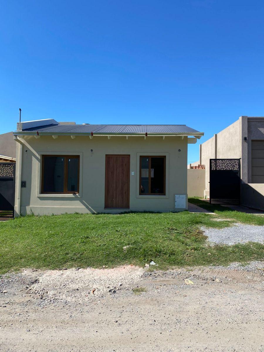 Hermosa propiedad a estrenar, ubicada en una zona en crecimiento, la misma cuenta con un lote de 10 x 9, 50 mts2, 58, 36 mts2 son Cubiertos y 37, 50 mts2 corresponden a el patio.