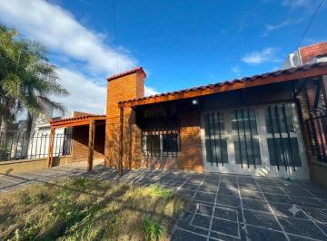 Casa · 149m² · 6 Ambientes · 2 Cocheras · Casa en Venta en Poeta Lugones - 4 Dorm