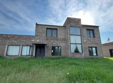 Quinta vacacional · 266m² · 5 Ambientes · Quinta en Venta - 3 Dorm. 3 Baños - Mercedes