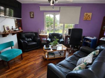 Casa de 3 ambientes, Ciudad de Santa Fe · Las Heras y Padre Genesio - Departamento Junto a Dos Locales