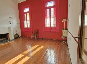 PH · 120m² · 6 Ambientes · Excelente PH con Patio Sobre Una Calle Tranquila a 2 Cuadras del Subte B!