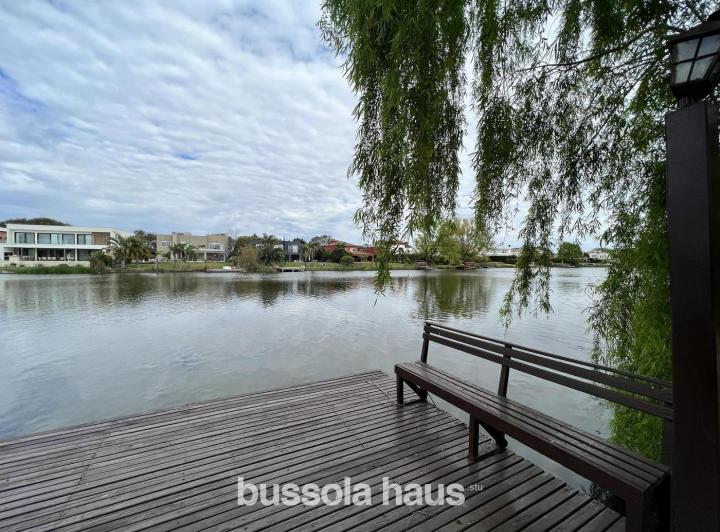 Casa · 230m² · 5 Ambientes · 2 Cocheras