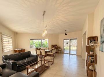 Foto · Casa en Venta Jardines del Jockey 3 Dorm. Pileta, Cochera Para 4 Autos