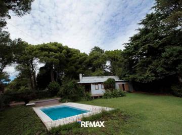 Casa · 107m² · 3 Ambientes · 1 Cochera · Casa C/ Pileta y Quincho en Villa Ventana