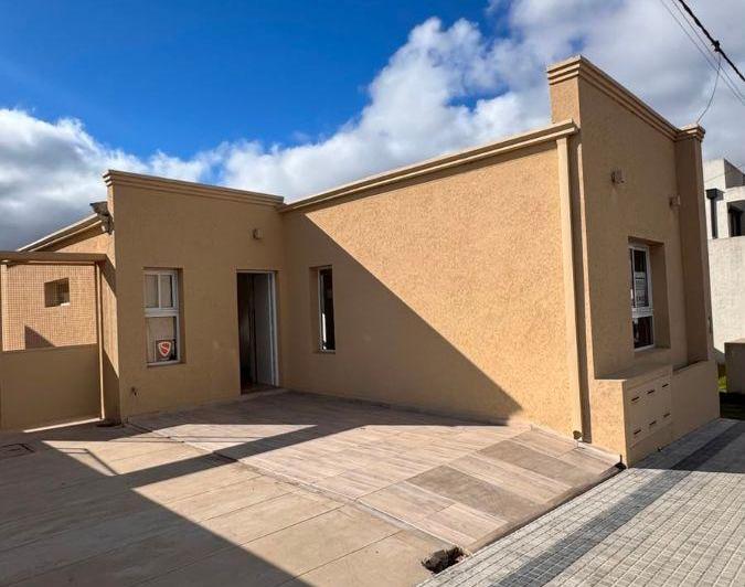 Casa · 1m² · 3 Ambientes · 1 Cochera