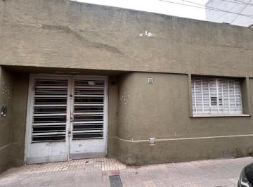 Casa · 256m² · 7 Ambientes · 1 Cochera · Venta Casa a Reciclar o Demoler en Alberdi