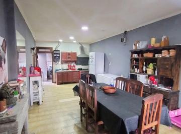 Casa · 155m² · 3 Ambientes · 1 Cochera · Venta Casa 3 Amb con Terraza y Dos Locales Lanús