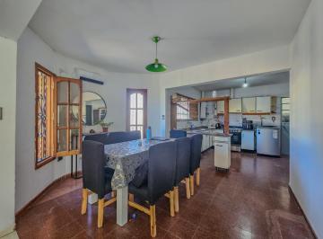 Casa · 157m² · 4 Ambientes · 1 Cochera · Casa en Altamira