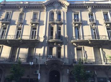 Oficina comercial · 153m² · 8 Ambientes · Venta de Departamento en Edificio Antiguo 8 Ambientes