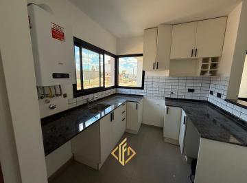 Casa · 160m² · 4 Ambientes · 1 Cochera · Duplex en Venta - Docta