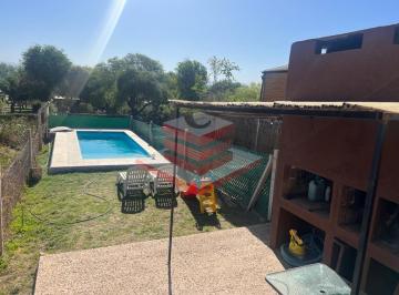 Casa · 175m² · 6 Ambientes · 1 Cochera · Casa en Alquiler en Comuna San Roque | 2 Dorm. | Pileta | Quincho Ref 1240