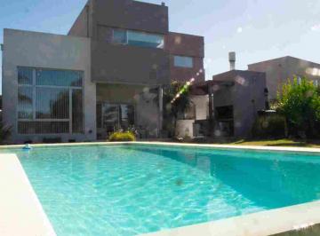 Casa · 213m² · 6 Ambientes · 1 Cochera · Venta Casa con Pileta en El Canton Norte Escobar