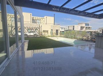 Casa · 264m² · 7 Ambientes · 4 Cocheras · Casa a La Venta en Barrio Carpinchos