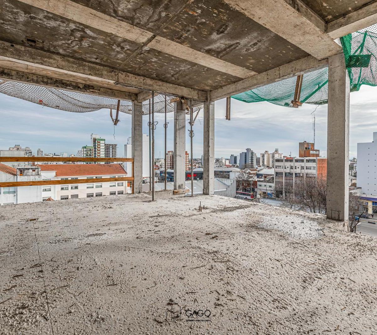 Departamento de 3 ambientes con cochera en Plaza Mitre