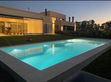 Casa · 140m² · 3 Ambientes · Venta Casa con Piscina Barrio Sta Elena Pilar Este