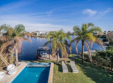 Casa · 460m² · 5 Ambientes · 2 Cocheras · Venta y Alquiler Temporal Casa Al Agua en Barrio Los Alisos Nordelta