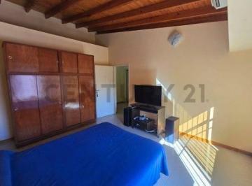 Casa · 253m² · 8 Ambientes · 2 Cocheras · Venta Multifamiliar 3 Unidades 318 m²