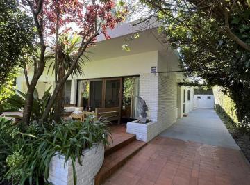 Casa · 700m² · 5 Ambientes · Casa en Playa Mansa Alquiler Anual E Invernal