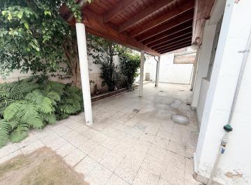 Casa · 88m² · 4 Ambientes · 1 Cochera · Casa 4 Ambientes con Garage y Patio – Lanús Este