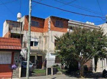 Casa · 168m² · 8 Ambientes · 3 Unidades en Lote 300 m² con Parque y Cochera