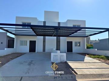 Casa · 138m² · 4 Ambientes · 1 Cochera · Duplex en Venta en Pozo - Docta