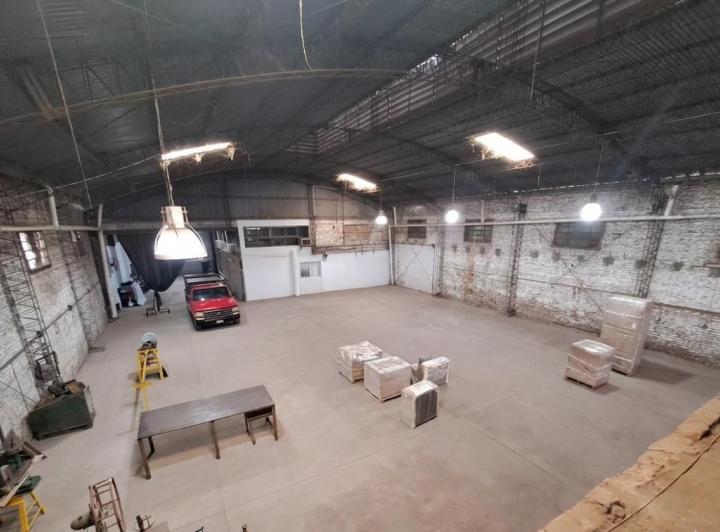 Depósito · 642m² · 2 Ambientes · 1 Cochera