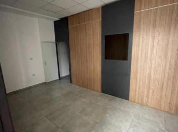 Oficina comercial · 75m² · 4 Ambientes · Oficina en en El Centro de La Ciudad, 4 Espacios, Sala de Reuniones; Asadores, Patio
