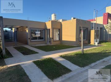 Casa · 250m² · 3 Ambientes · 1 Cochera · Casa - Villa Maria