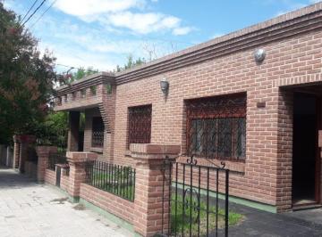Casa · 170m² · 5 Ambientes · 1 Cochera · Casa en Barrio Pellegrini