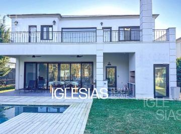 Casa · 255m² · 5 Dormitorios · 3 Cocheras · Casa en Alquiler Amoblada en Las Tipas, Nordelta