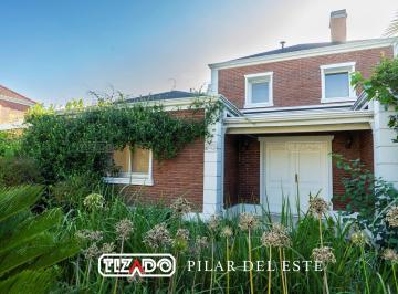 Casa · 153m² · 4 Ambientes · 1 Cochera · Casa en Venta 5 Ambientes 215 Ubicado en Los Jazmines, Pilar Pilar del Este