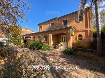 Casa · 181m² · 6 Ambientes · 2 Cocheras · Casa 4 Dorm con Pileta en Los Jazmines Pilar del Este