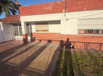 Casa · 480m² · 4 Ambientes · 2 Cocheras · Casa 4 Ambientes Alquiler