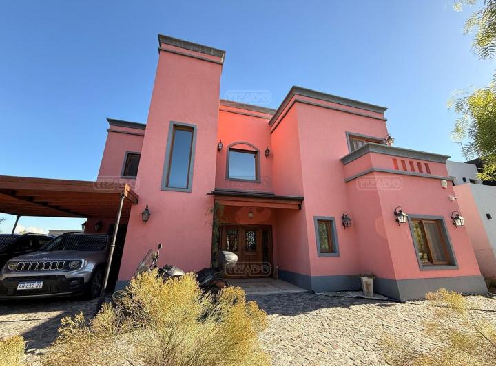 Casa · 166m² · 5 Ambientes · 2 Cocheras