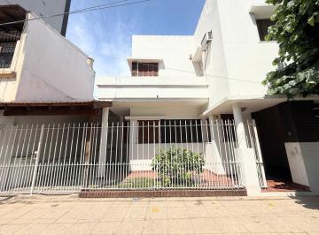 Casa · 140m² · 4 Ambientes · 1 Cochera · Casa en Venta 4 Ambientes en Lanús