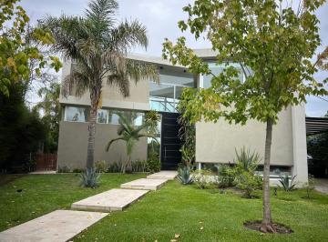 Casa · 250m² · 5 Ambientes · 2 Cocheras · Casa - Los Alisos
