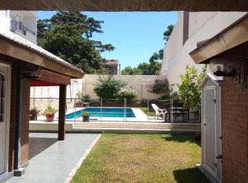 Casa · 260m² · 6 Ambientes · 1 Cochera · Venta - Villa Urquiza - 5 Ambientes - Jardin - Piscina