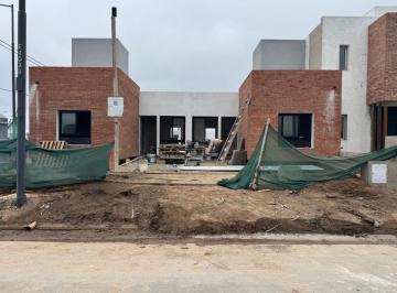 Casa · 80m² · 3 Ambientes · 1 Cochera · Venta Duplex 2 Dorm. a Estrenar en Pampas de Manantiales