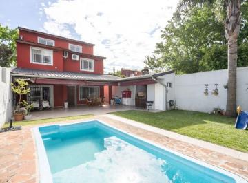 Casa · 345m² · 7 Ambientes · 3 Cocheras · Casa en Venta con Pileta Mas Departamento Beccar