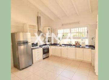 Casa · 1200m² · 3 Dormitorios · 2 Cocheras · Casa en Venta La Almudena