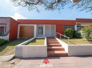 Casa · 180m² · 6 Ambientes · 2 Cocheras · Casa en Venta - B° Maipú Seccion 2