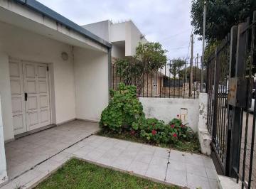 Casa · 220m² · 5 Ambientes · 3 Cocheras · Oportunidad! Casa a Reciclar en Lomas de San Martin