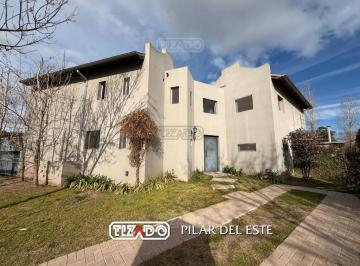 Casa · 177m² · 4 Ambientes · 1 Cochera · Casa 4 Amb con Pileta en Los Jazmines Pilar del Este